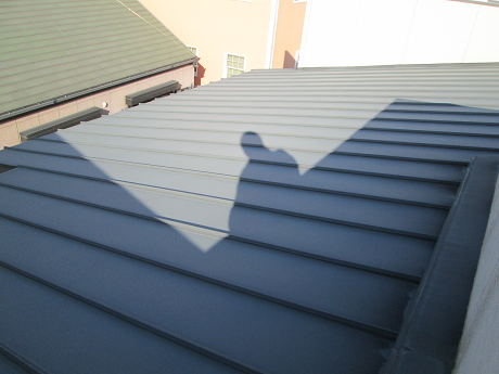 優れた遮熱性を持ち合わせた屋根用フッ素樹脂塗料で見違える輝きへ