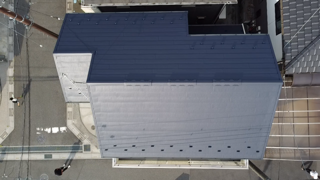 屋根カバーと超低汚染塗料で新築時の感動をもう一度！