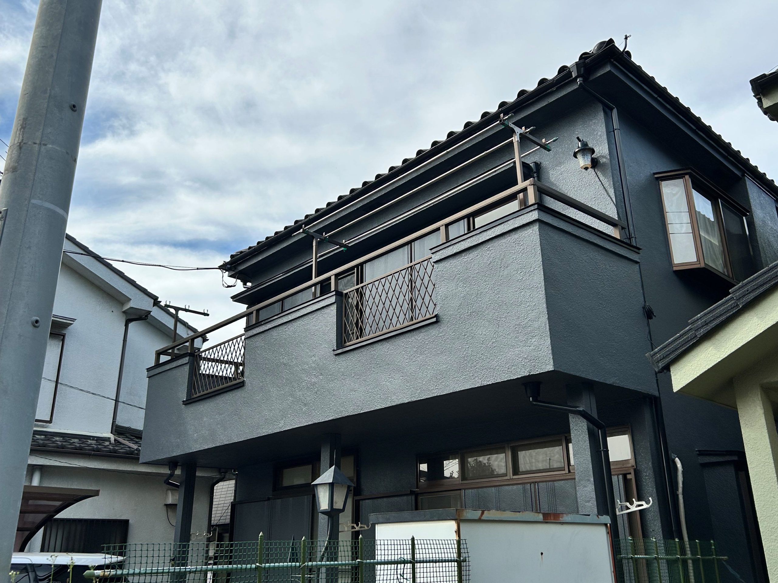 ブルーグレーの色で落ち着いた印象に