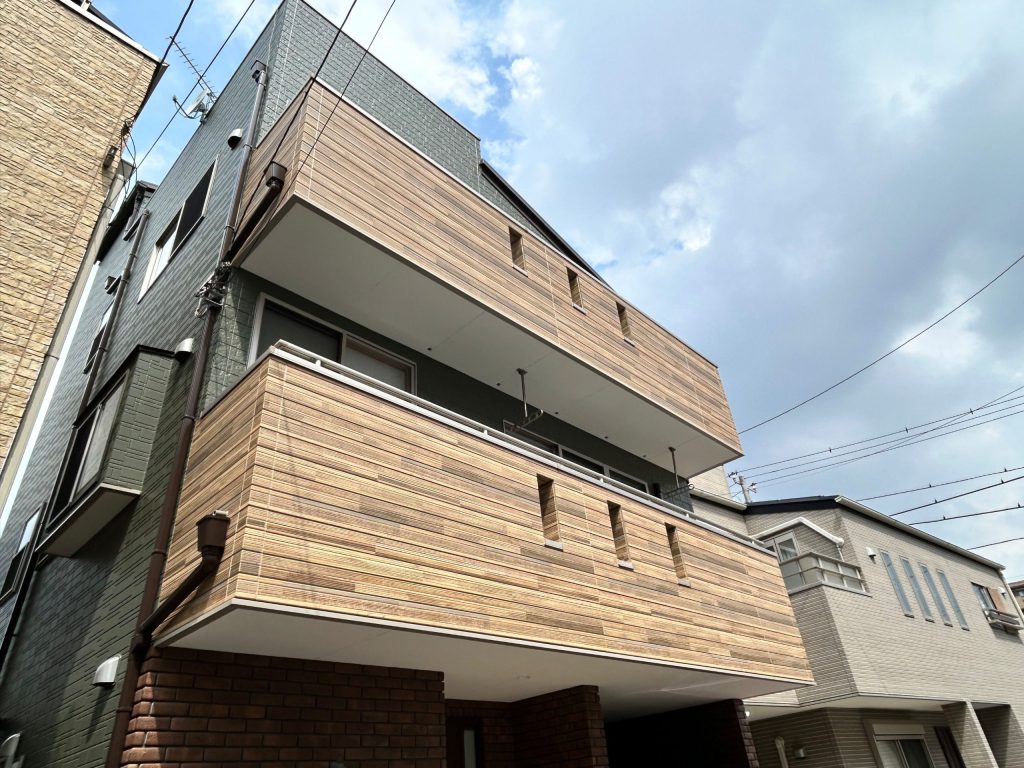 バルコニーの外壁張替とカルセラでとってもおしゃれで素敵なお家に！