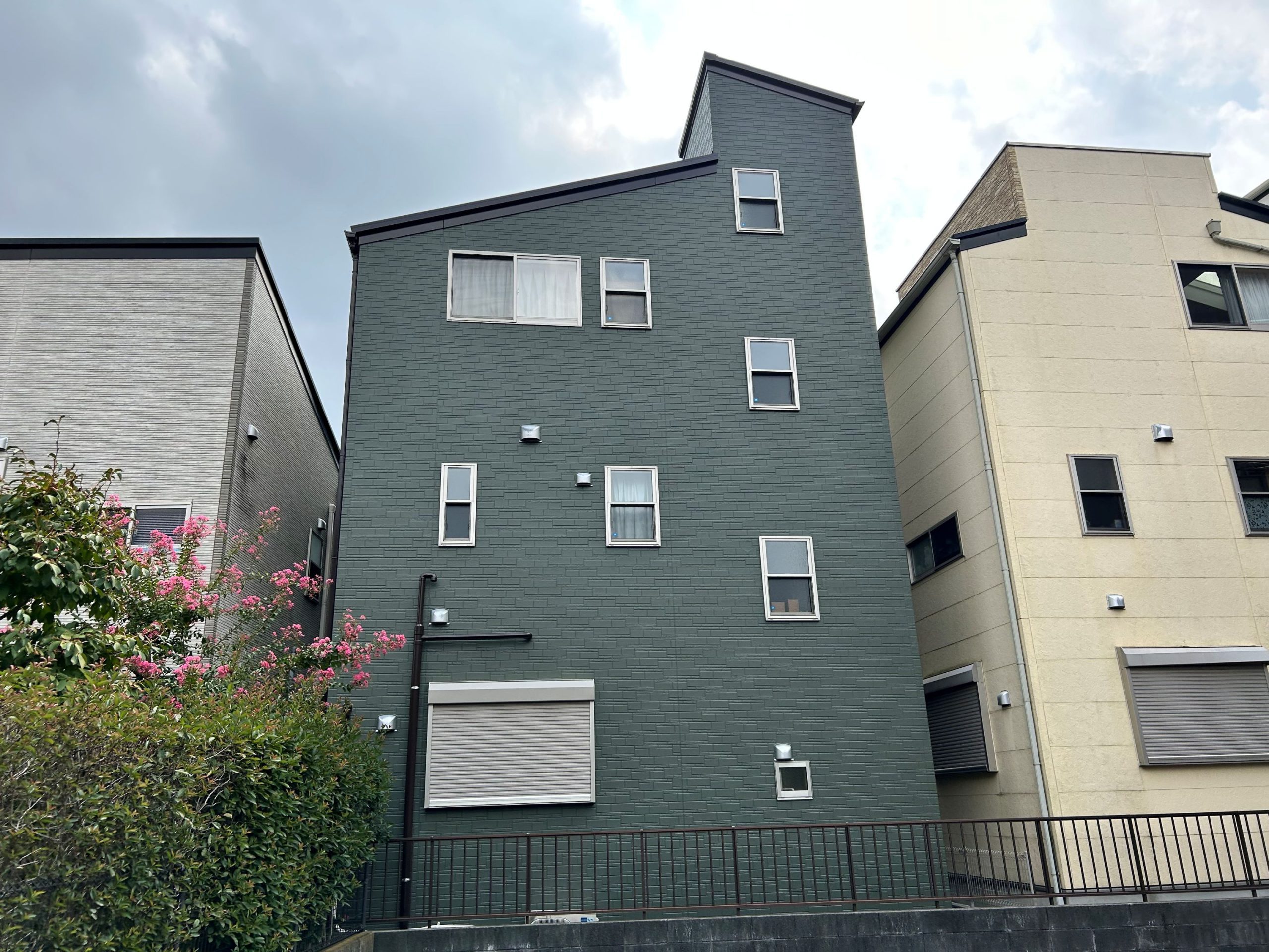 バルコニーの外壁張替とカルセラでとってもおしゃれで素敵なお家に！