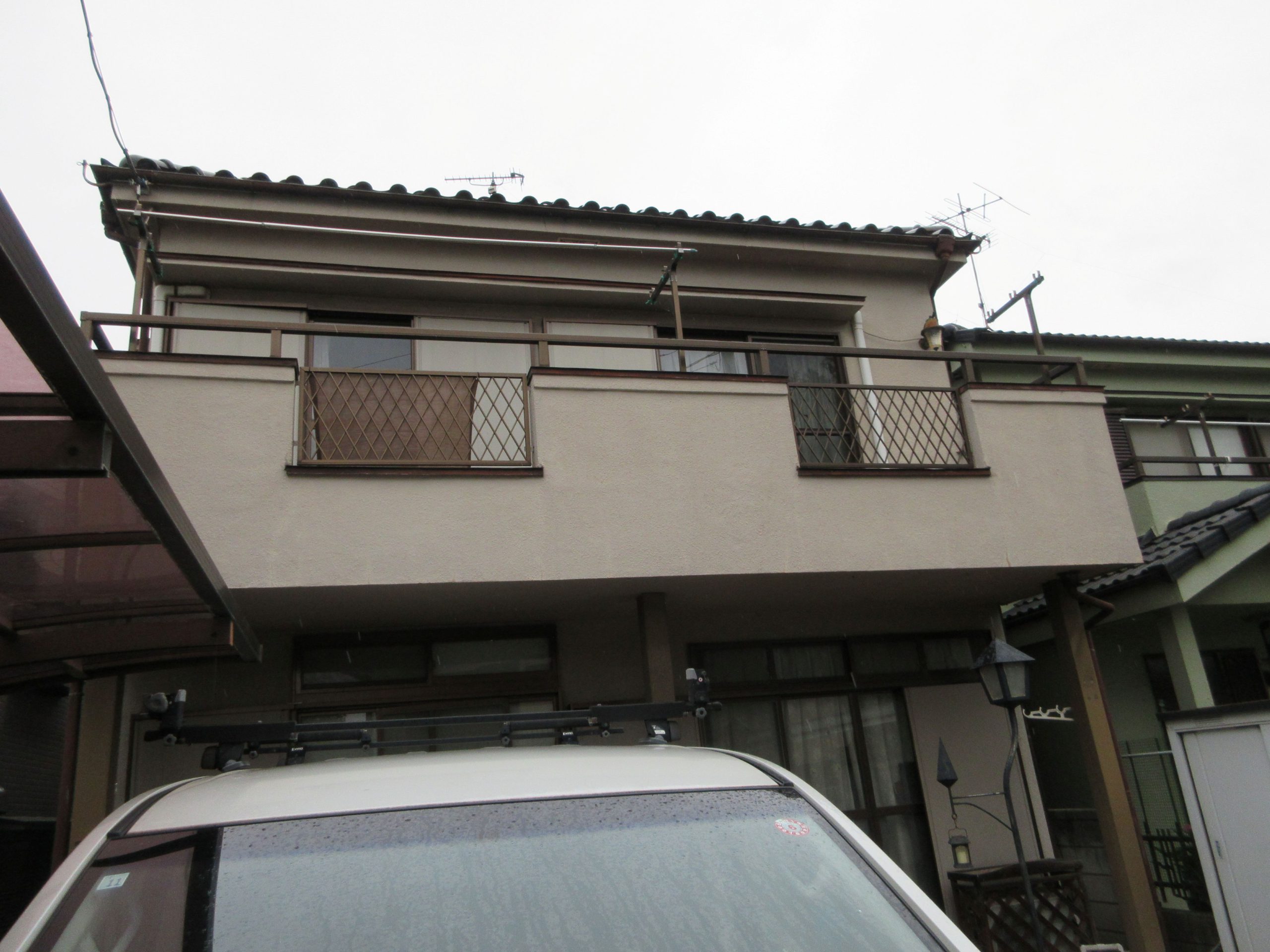 ブルーグレーの色で落ち着いた印象に