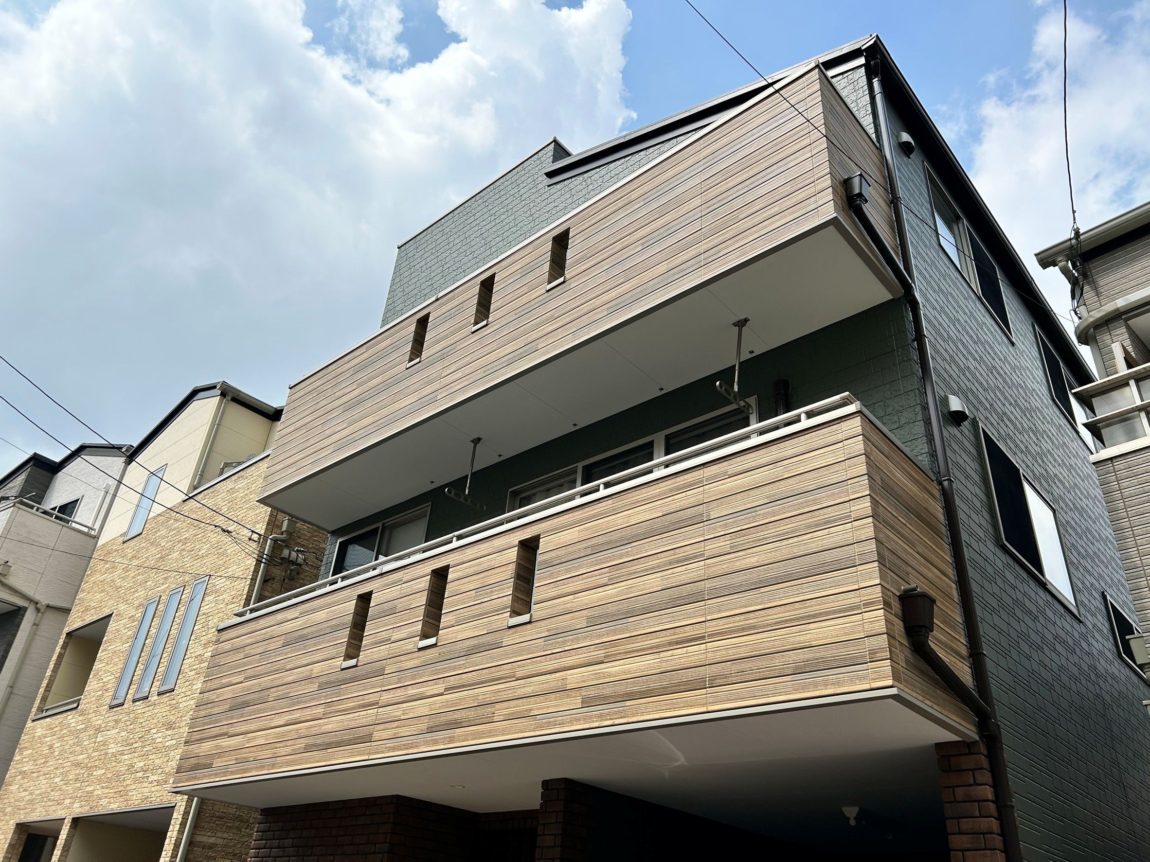 バルコニーの外壁張替とカルセラでとってもおしゃれで素敵なお家に！