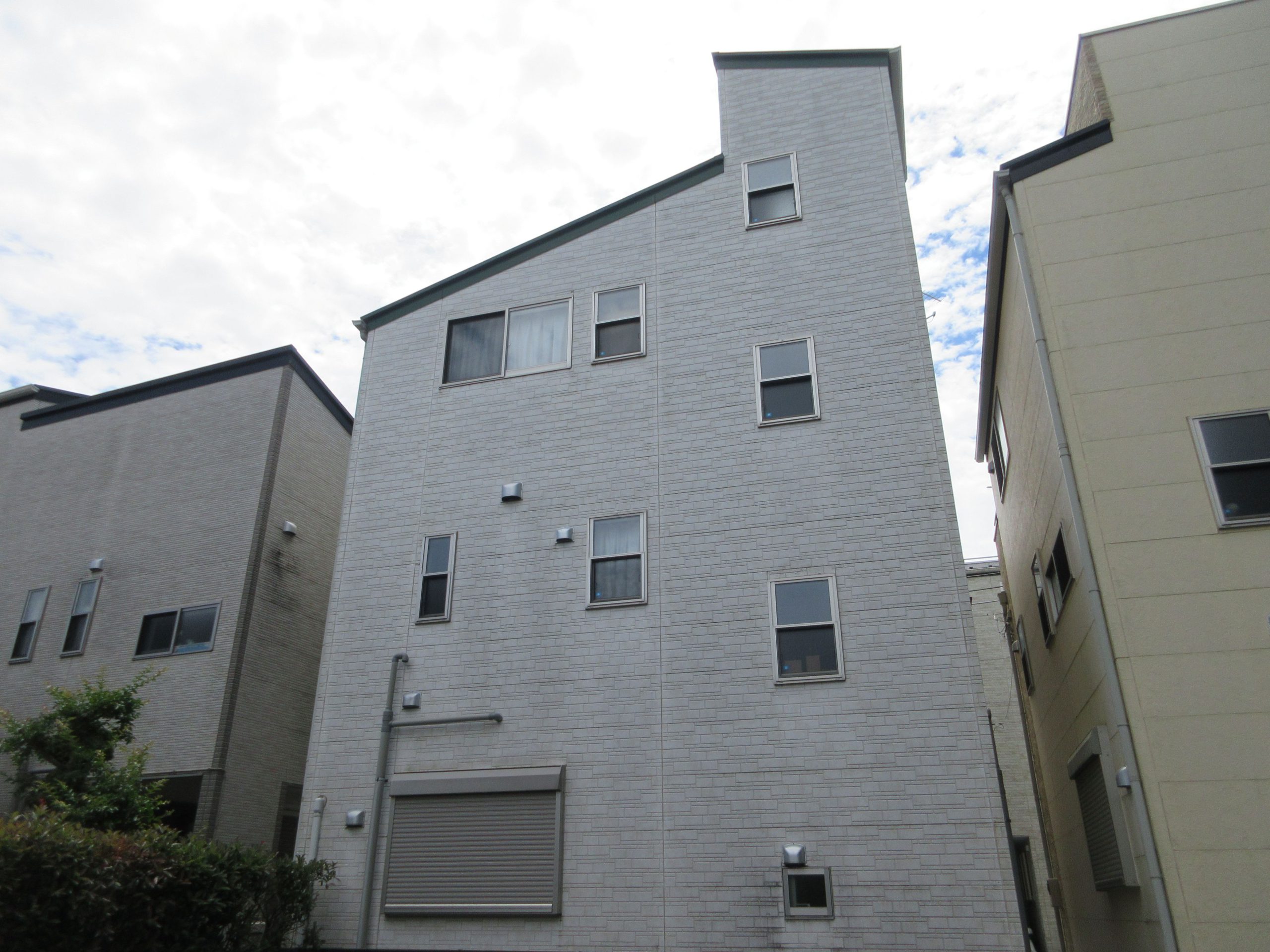 バルコニーの外壁張替とカルセラでとってもおしゃれで素敵なお家に！